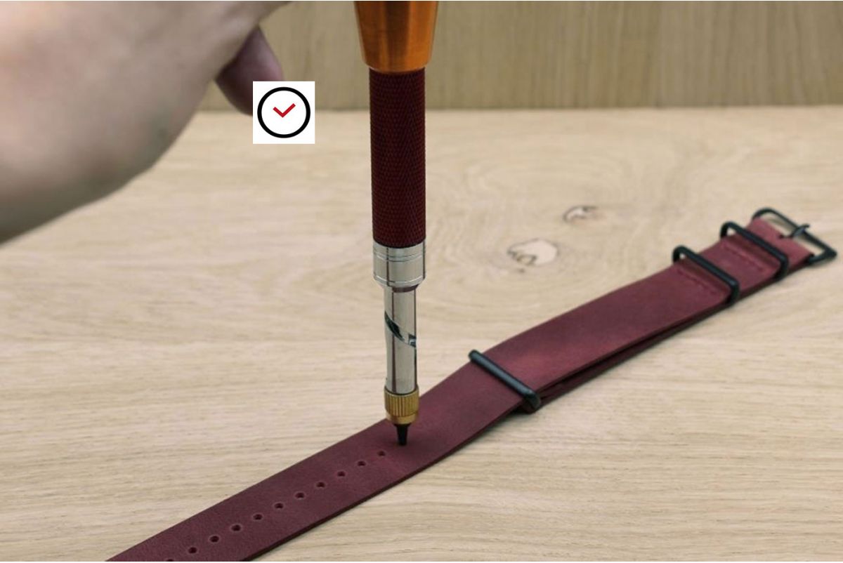 Outil perforateur (pour faire des trous dans les bracelets montre)